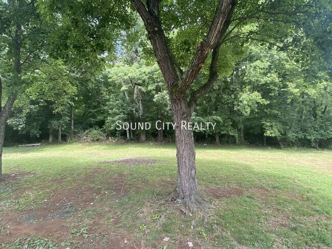 Foto del edificio - 923 Oak Vale Dr