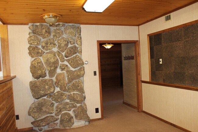 Building Photo - Unique Home Between Morrison and Conifer!!