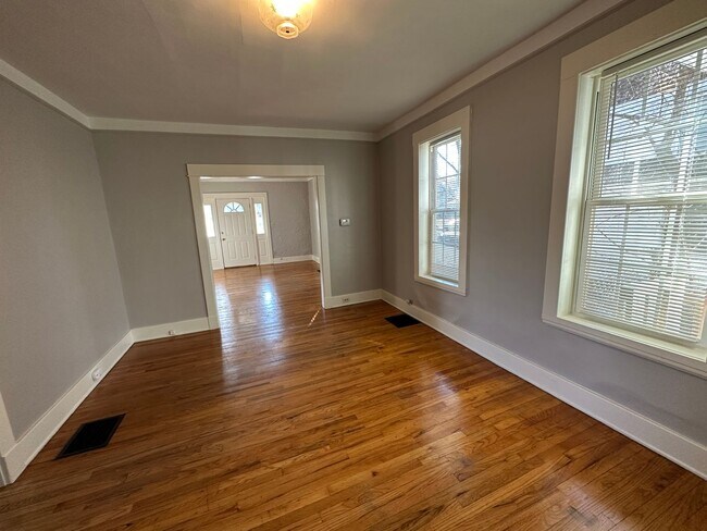 Foto del edificio - 1023-1025 Lafayette NE