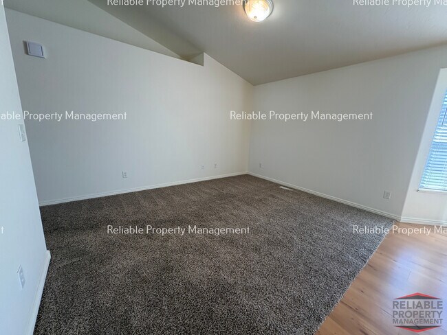 Foto del edificio - 1150 Kingswood Cir