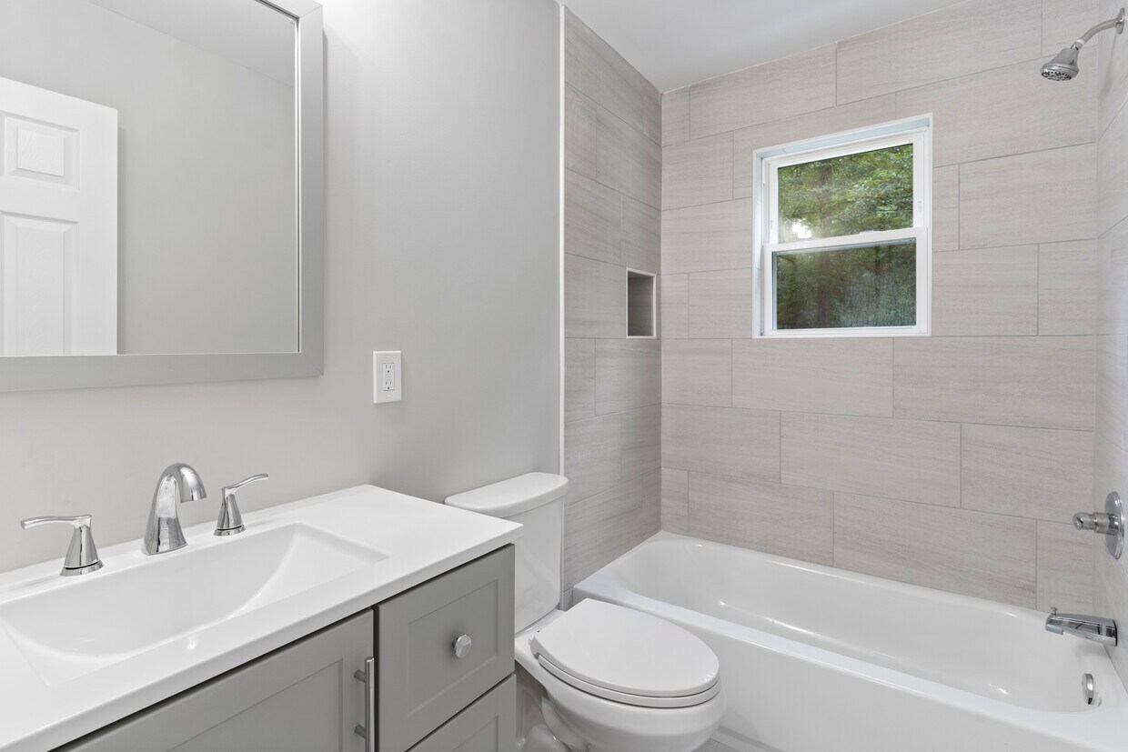 Building Photo - Modern Farmhouse Duplex in Hollywood