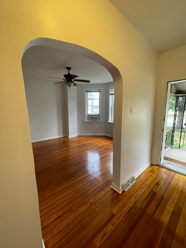 Living room - 4992 Botanical Ave