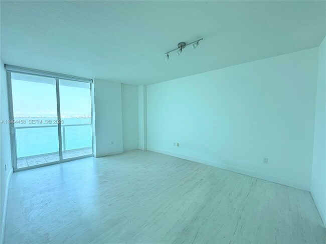 Building Photo - 665 NE 25th St