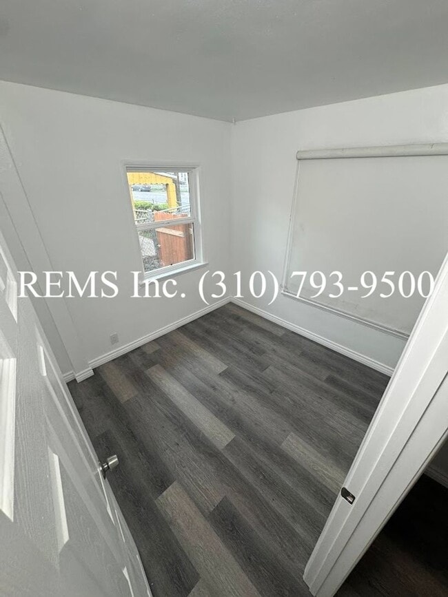 Building Photo - LFI02