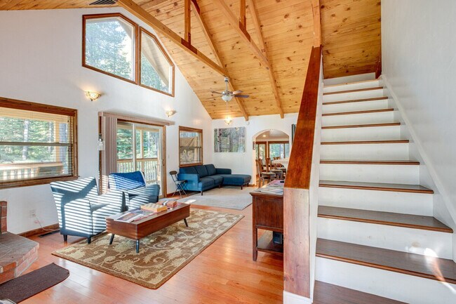 Building Photo - 932 Kiowa Dr