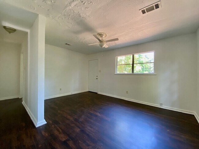 Building Photo - 2 Bedroom /1  Bath- HIGHLAND ,STONER HILL ...