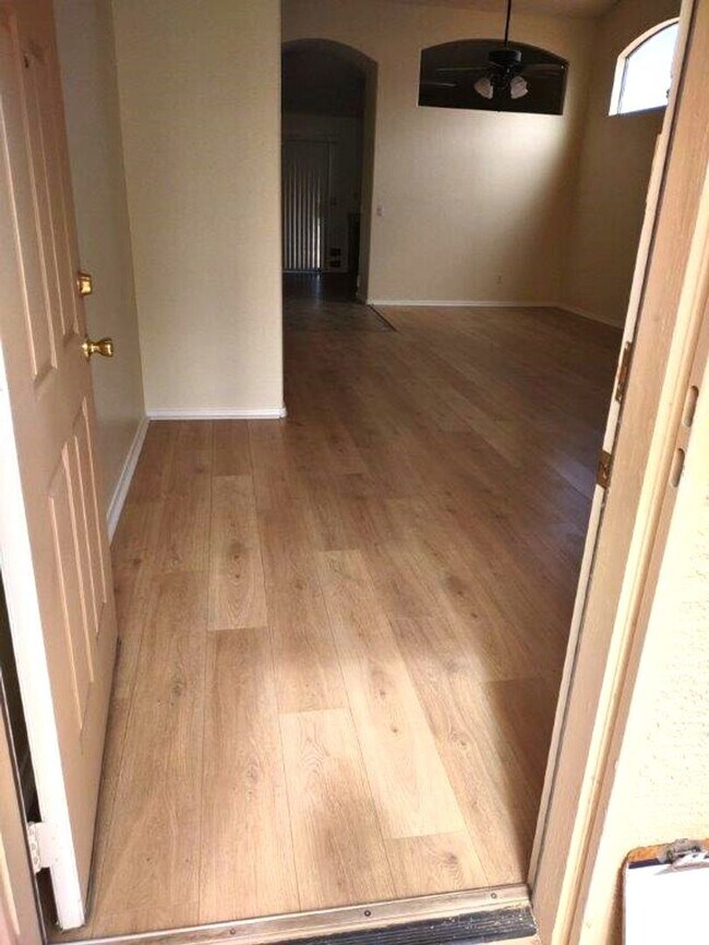 Foto del edificio - 8150 N 112th Ave