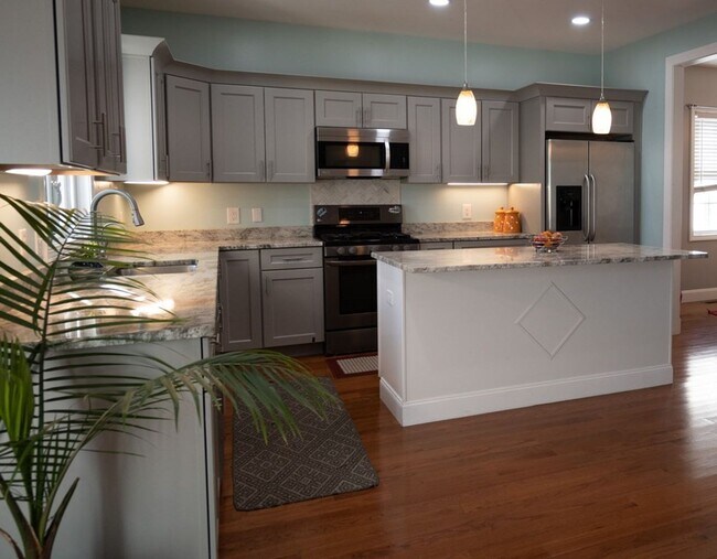 Foto del edificio - ? GORGEOUS COLONIAL – 4 BED / 2.5 BATH ?
