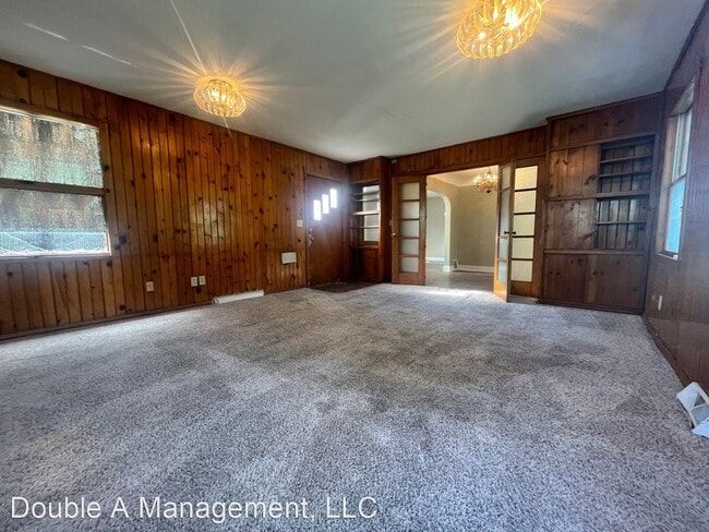 Building Photo - 4 br, 1 bath House - 1906 E. 4th St.