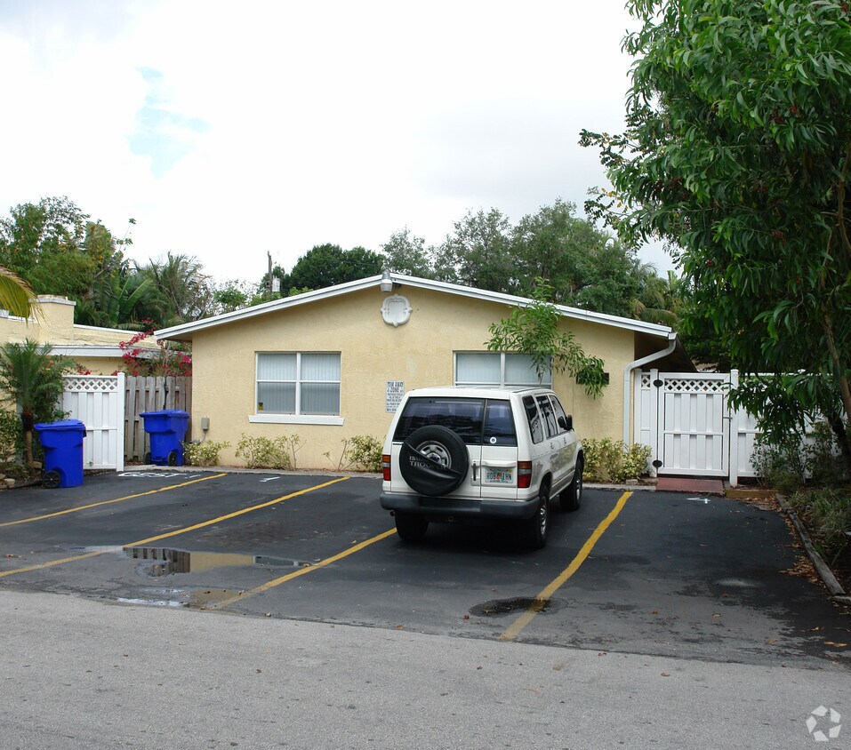 Building Photo - 545 SW 13th Ave