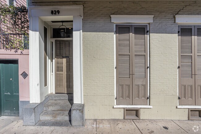 Front Entrance - 829 Dumaine St