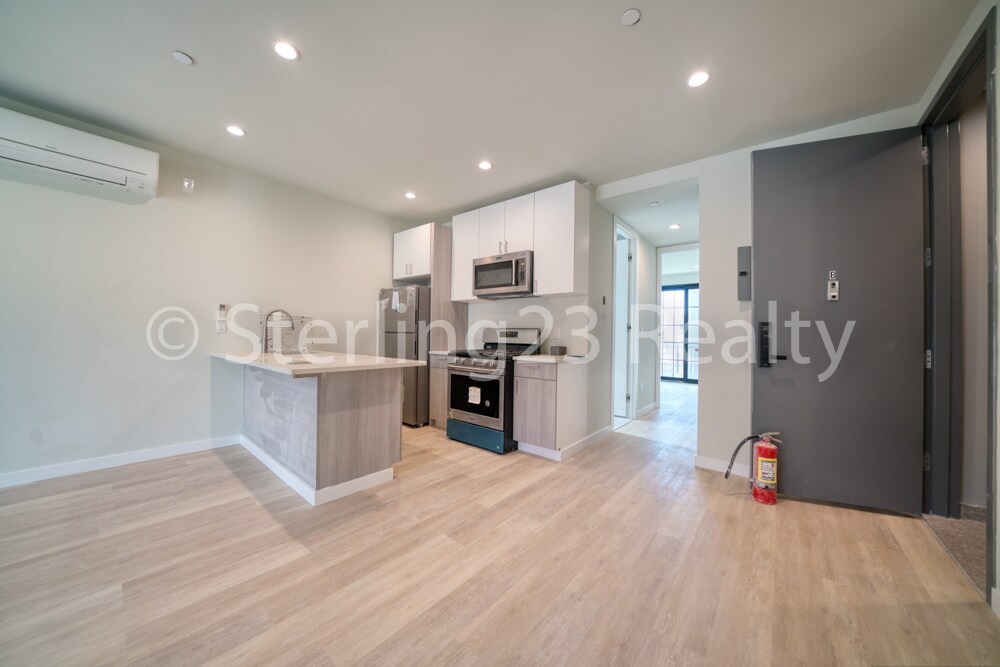 Primary Photo - 2532 22nd St