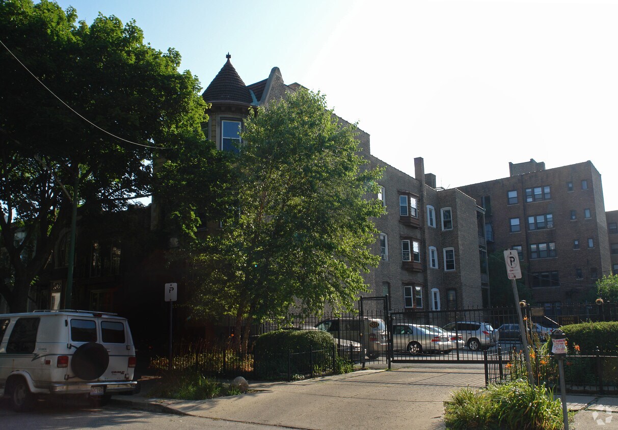 Building Photo - 5225 S Blackstone Ave