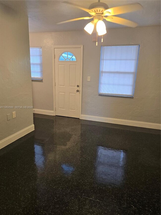 Foto del edificio - 1520 NW 61st St