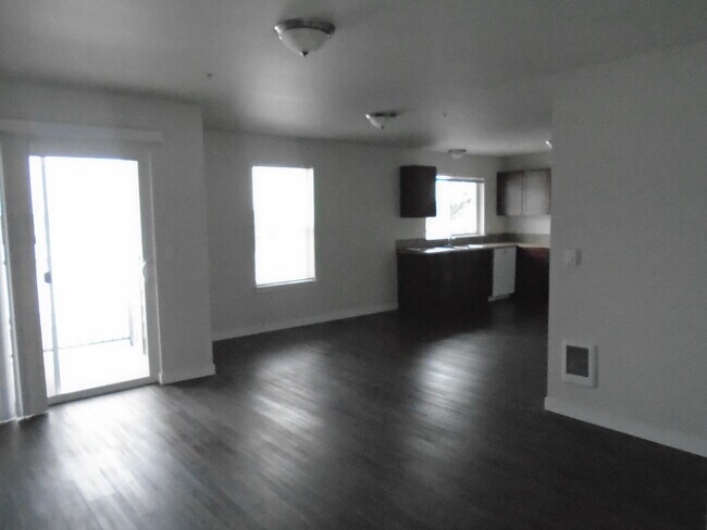 Building Photo - 845 Avenue M Ave