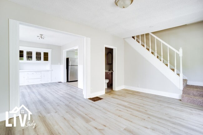 Building Photo - 1037 N Temple Ave