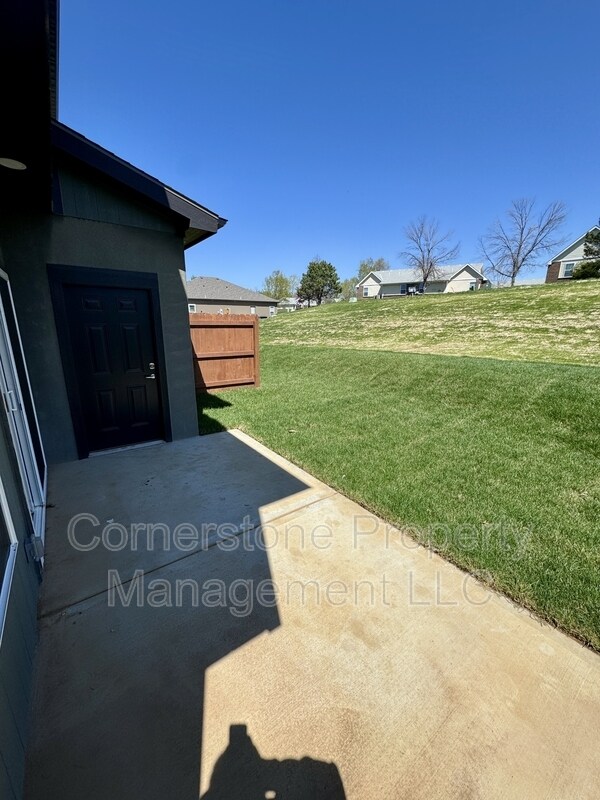 Foto del edificio - 8359 Valley Spring Dr