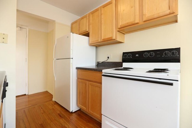 Building Photo - 6124 N Winthrop Ave