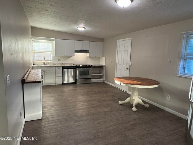 Foto del edificio - 9359 Orme Rd