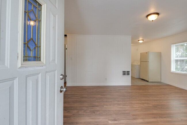 Building Photo - 6725 SE 74th Ave