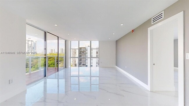 Foto del edificio - 3625 N Country Club Dr