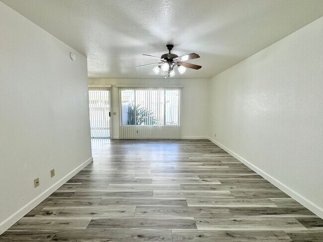 Foto del edificio - Cozy 2-Bedroom Condo in La Verne