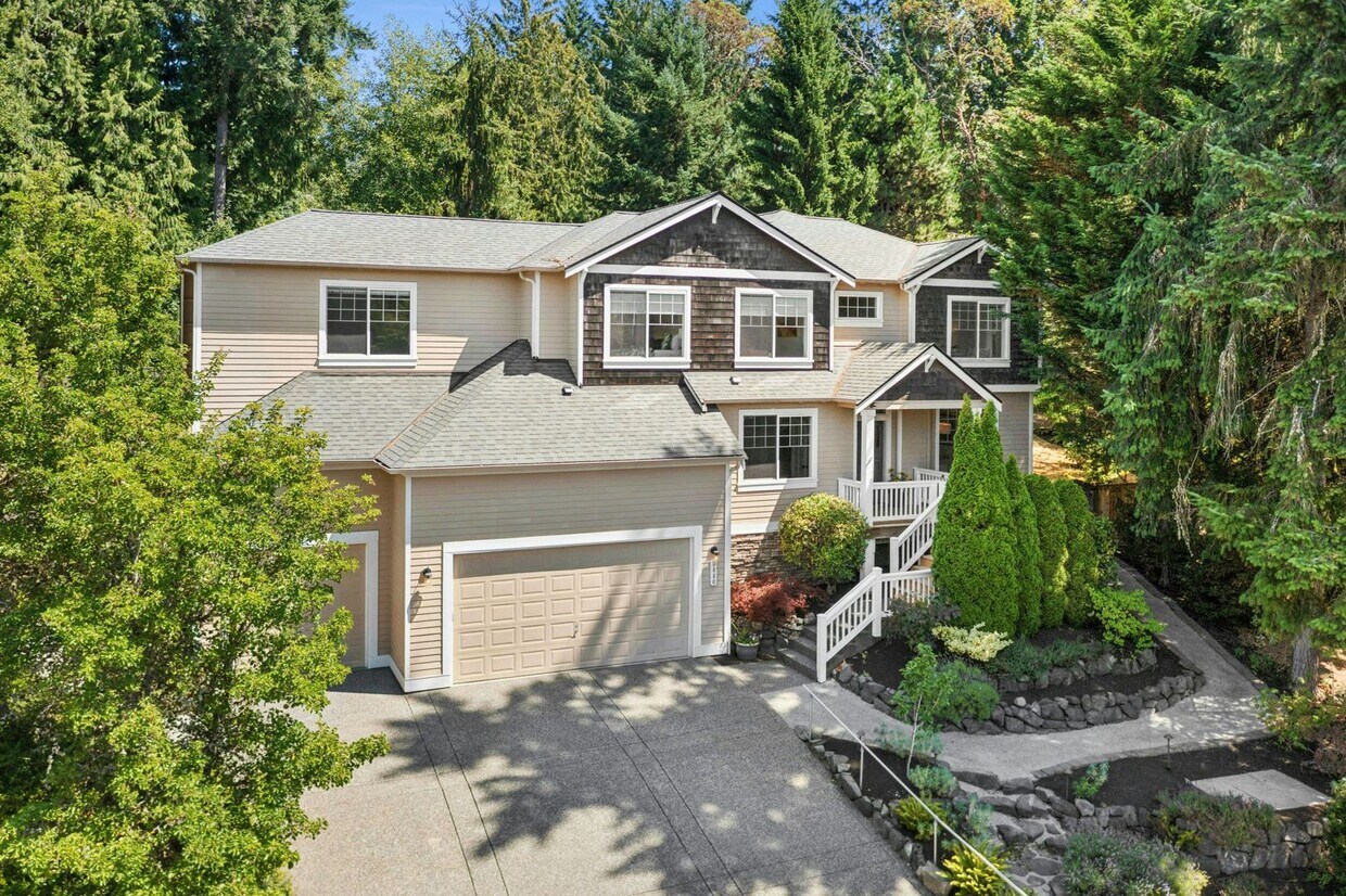 Primary Photo - Immaculate 4 Bedroom Home Close to Schools