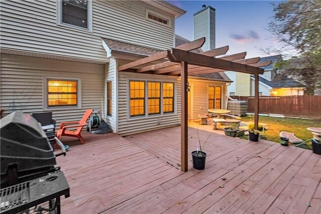 Building Photo - 255 Thornbush Ln