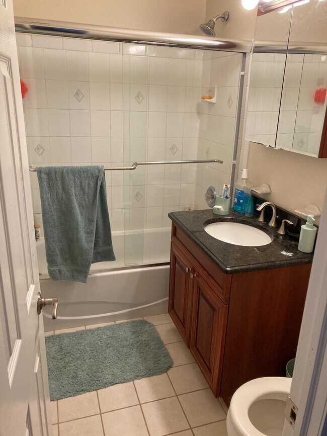 Bathroom - 14 Mainsail Dr