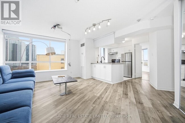 Photo du bâtiment - 801 King St W