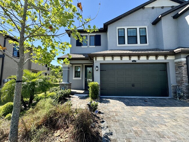 Building Photo - "Modern 3 Bed, 2.5 Bath Luxury Townhouse i...