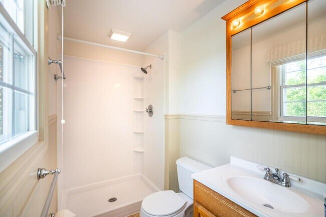 Foto del edificio - 122 Rivercrest Dr