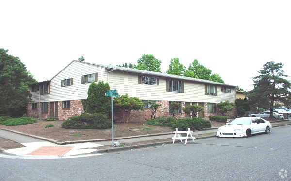 Building Photo - 3471-3475 SW 126th Ave