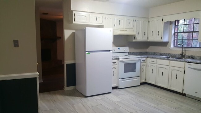 Building Photo - *****AVAILABLE NOW*****