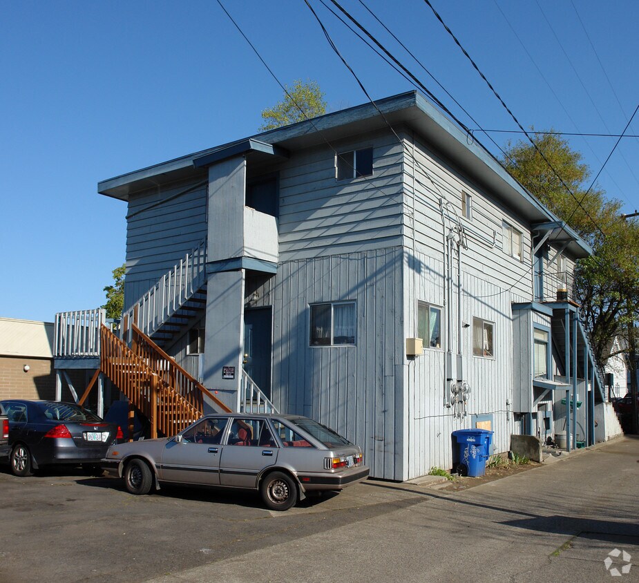 Building Photo - 242 E 14th