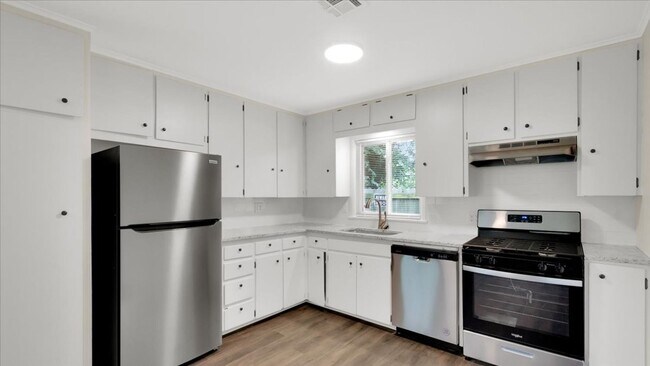 Foto del edificio - Beautiful 3 bedroom / 2 bath
