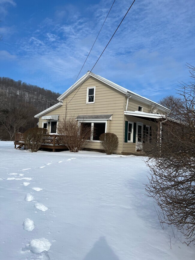 Foto del edificio - 2785 Hills Creek Rd