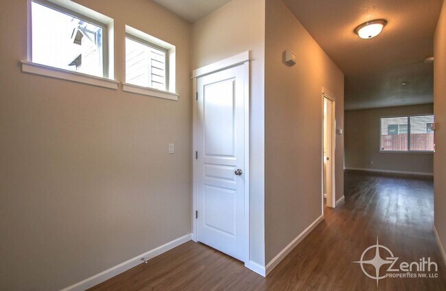 Building Photo - 7403 NE 31st Ave