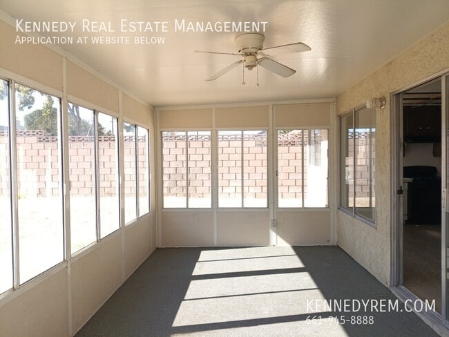 Building Photo - 1822 W Ave K9