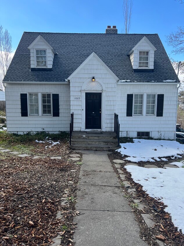Exterior - 1065 NE Indiana St