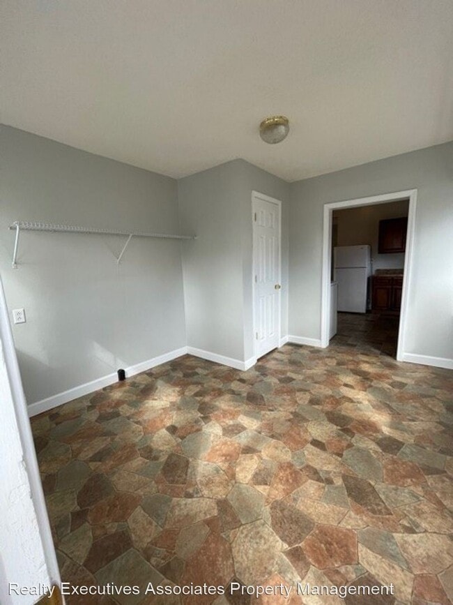 Building Photo - 3 br, 1 bath House - 206 South Rankin Road