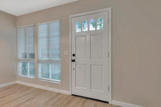 Foto del edificio - 118 Camellia Terrace