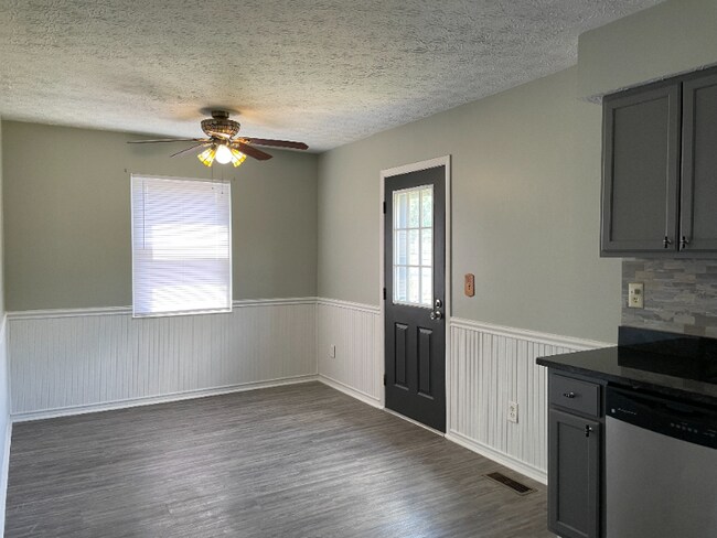 Building Photo - 3828 Longton Dr