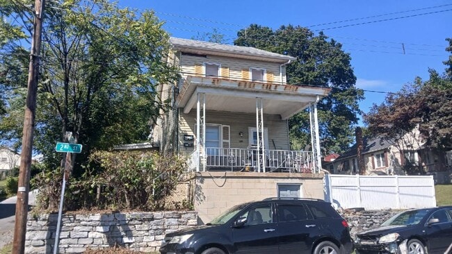 Building Photo - 643 2nd St
