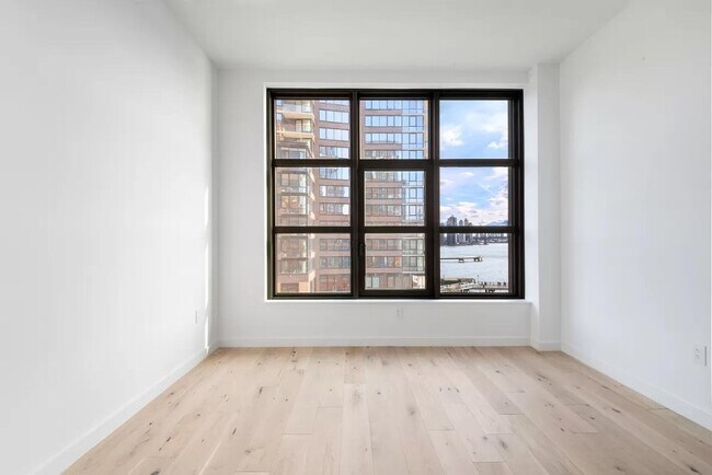 Building Photo - Luxury All Around