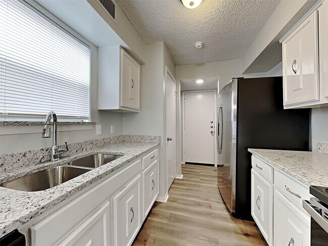 Foto del edificio - 3 BR/2BA | Renovated Single Family Home | 2-Car Garage | Gated backyard