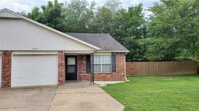 Building Photo - 2505 W Mary Dr