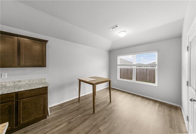 Foto del edificio - 1650 King Rd