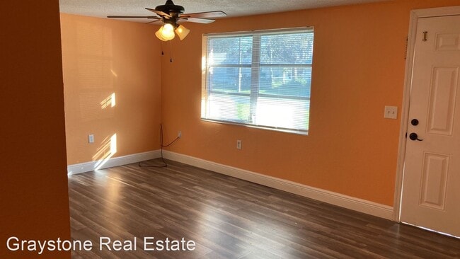 Building Photo - 3 br, 1.5 bath House - 4615 Irene Loop