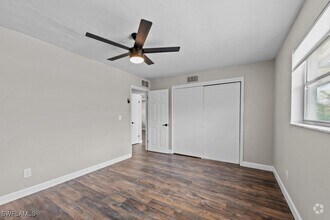 Building Photo - 1560 Colonial Blvd